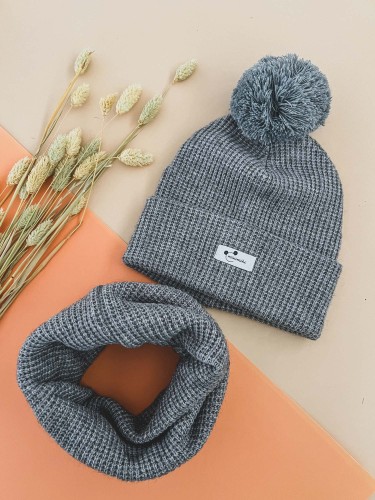Czapka beanie sweterkowa popielaty melanż z pomponem - różne metki
