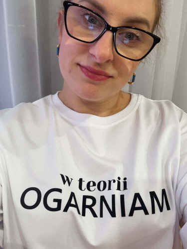 Koszulka damska w teorii ogarniam biała