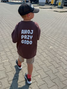 Koszulka oversize Ahoj Przygodo brązowa